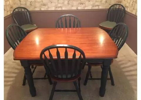 Table with leaf and 6 Chairs